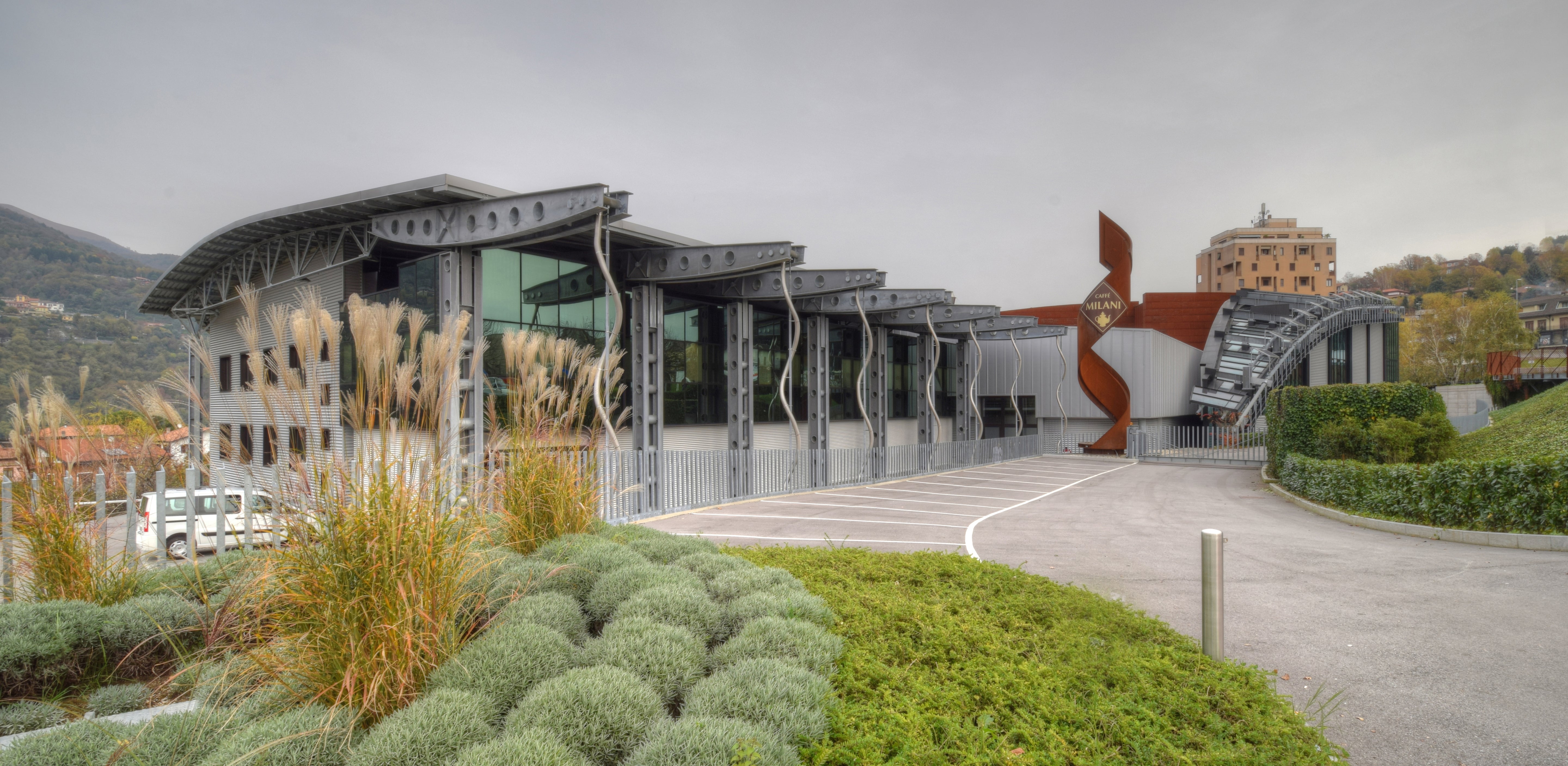 Veduta esterna della sede di Caffé Milani a Lipomo Como