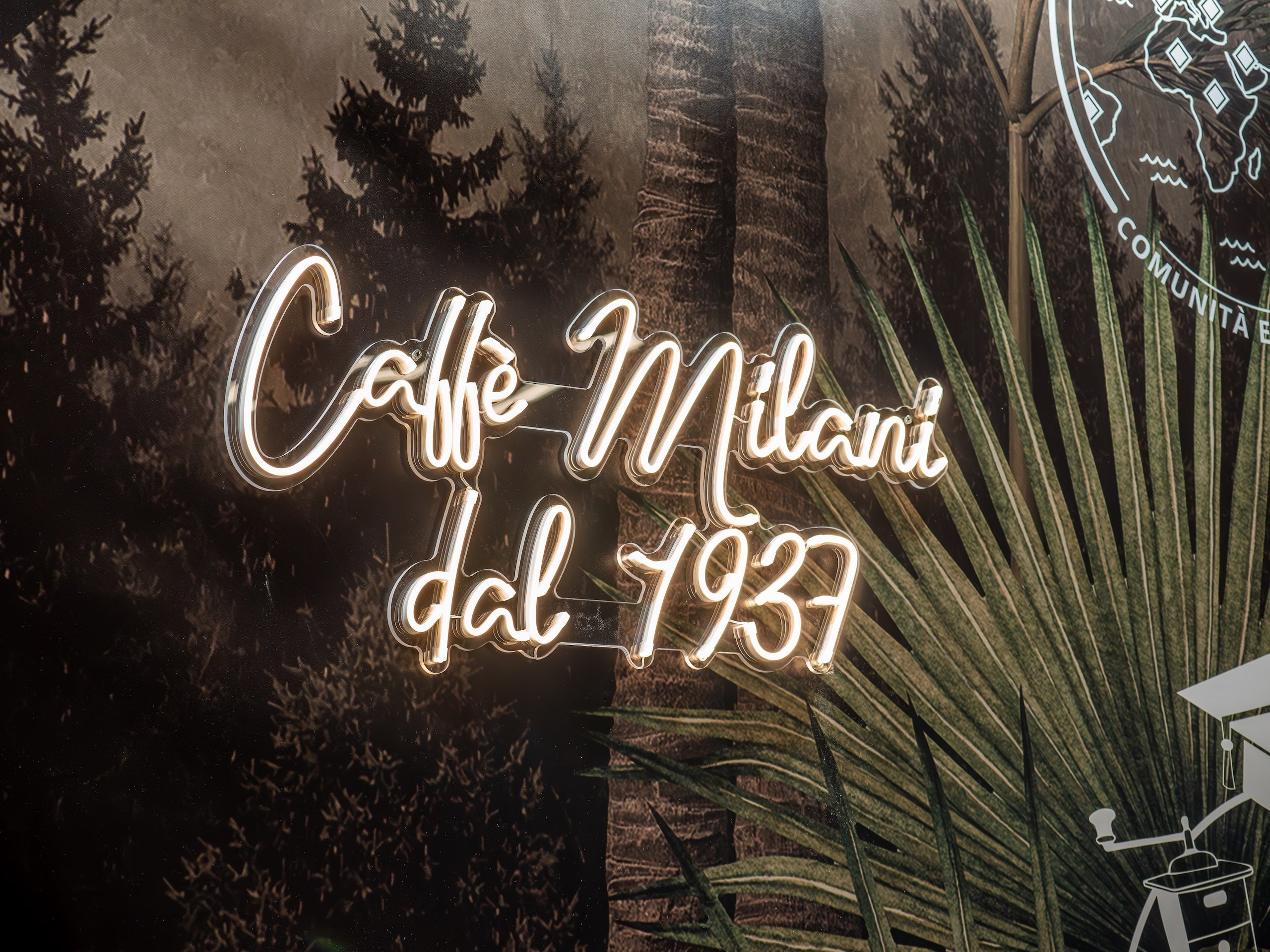 Insegna Caffé Milani dal 1937