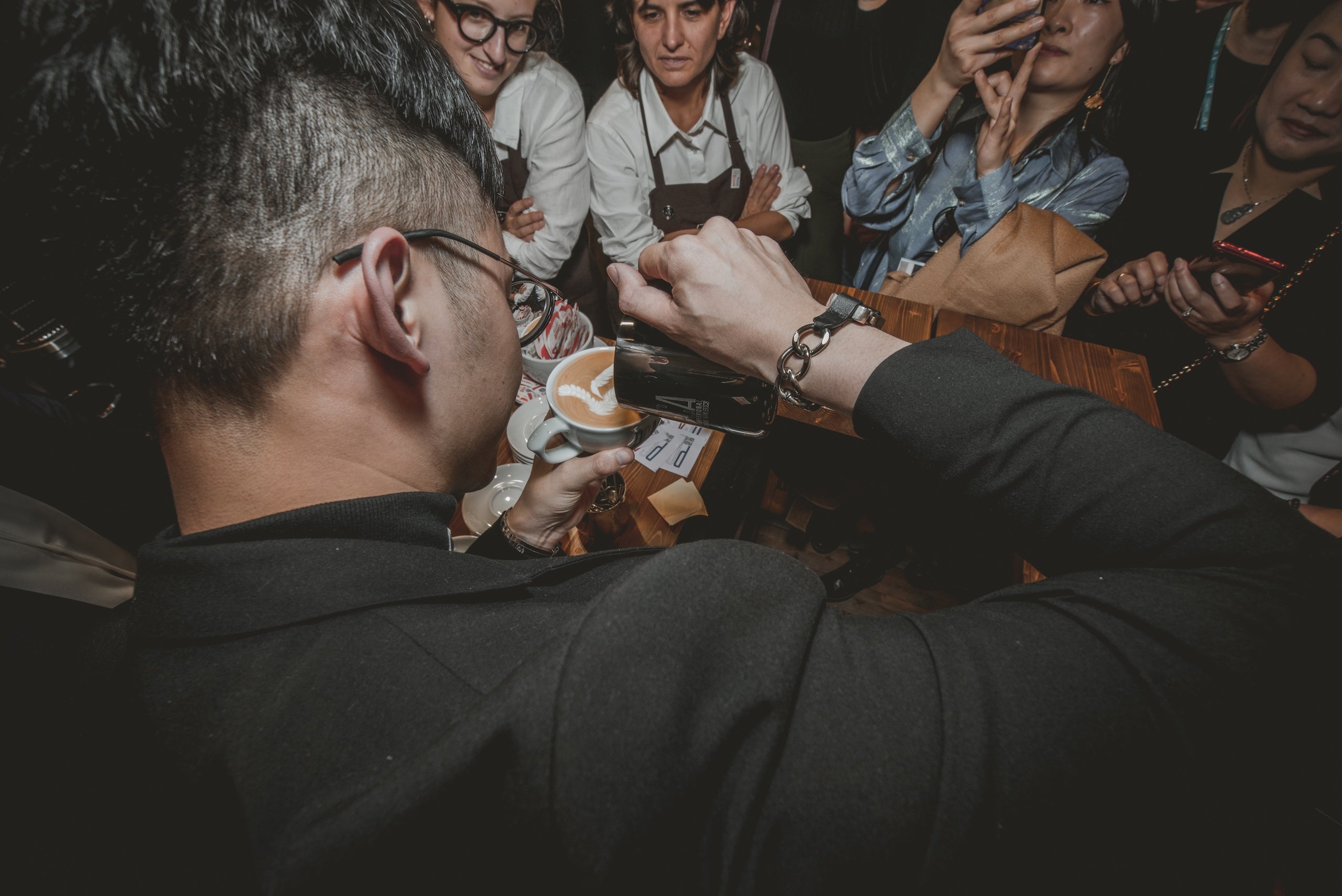 Realizzazione di un cappuccino Caffé Milani