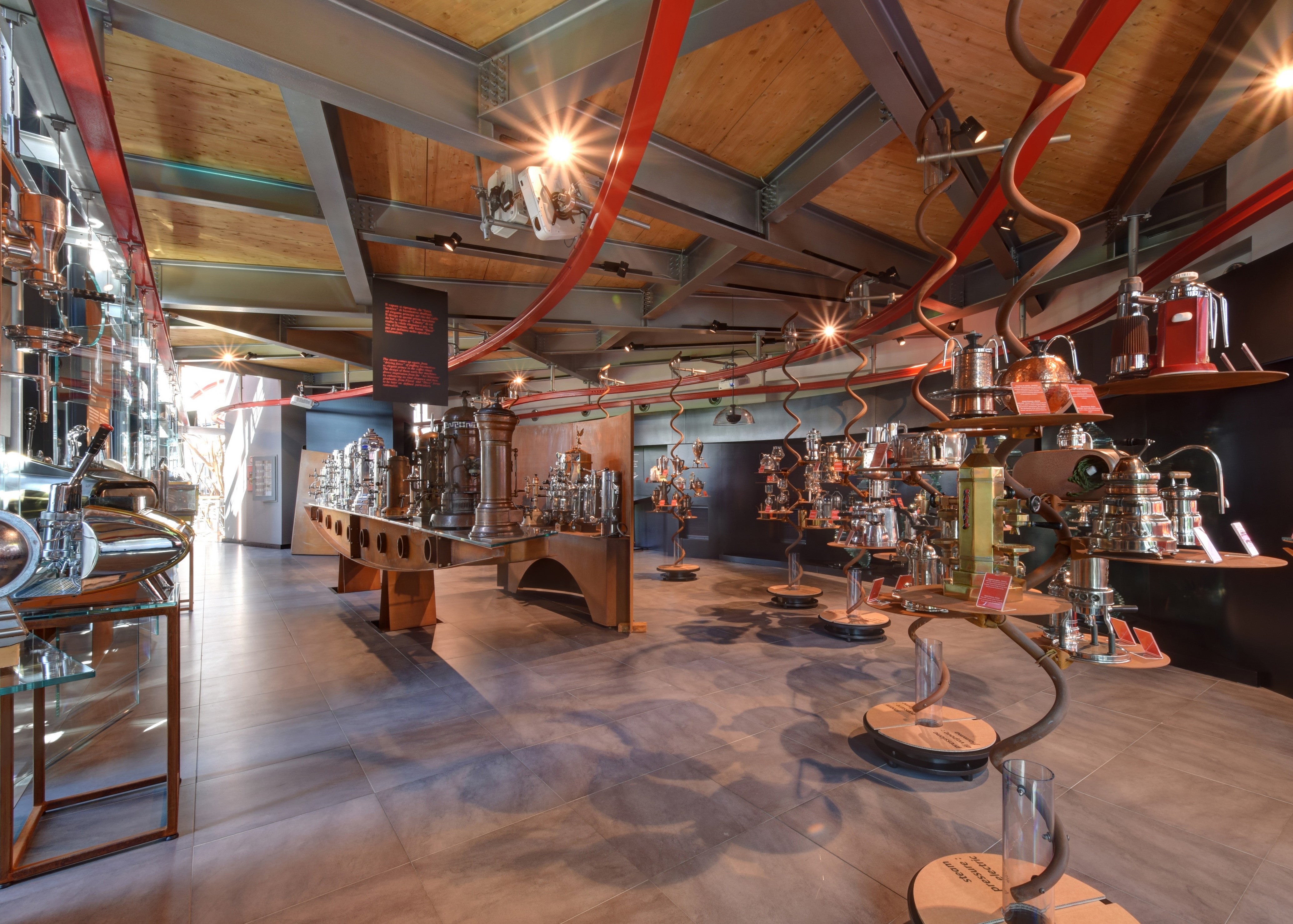 Collezione di macchine di caffè al Centro Espositivo Caffé Milani a Lipomo